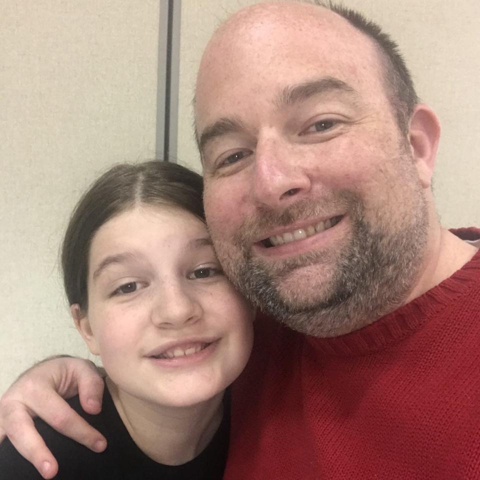 Dad Writes Over 690 Inspiring Lunch Notes to Daughter to Ease Her Anxiety at School: 'Be Present'