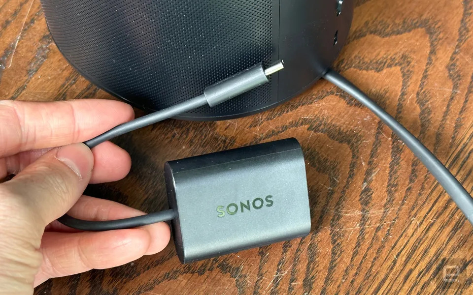 Sonos 新推出的 USB-C 轉接器，支援網線和 3.5mm 音訊輸入。