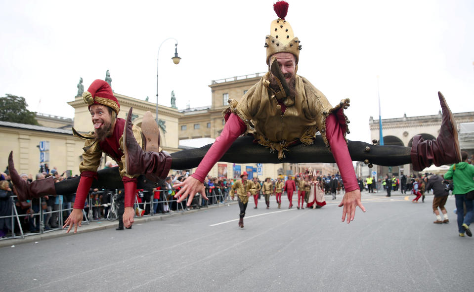 <p>Performers show off their skills in the Oktoberfest parade. (Reuters/Michael Dalder) </p>