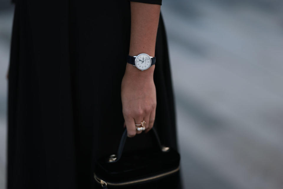 Eine Jaeger-LeCoultre Uhr mit schwarzem Lederarmband. - Copyright: Jeremy Moeller/Getty Images