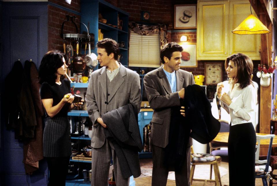 (L-R) Courteney Cox, Noah Wyle, George Clooney and Jennifer Aniston in February 1995 episode of ‘Friends’