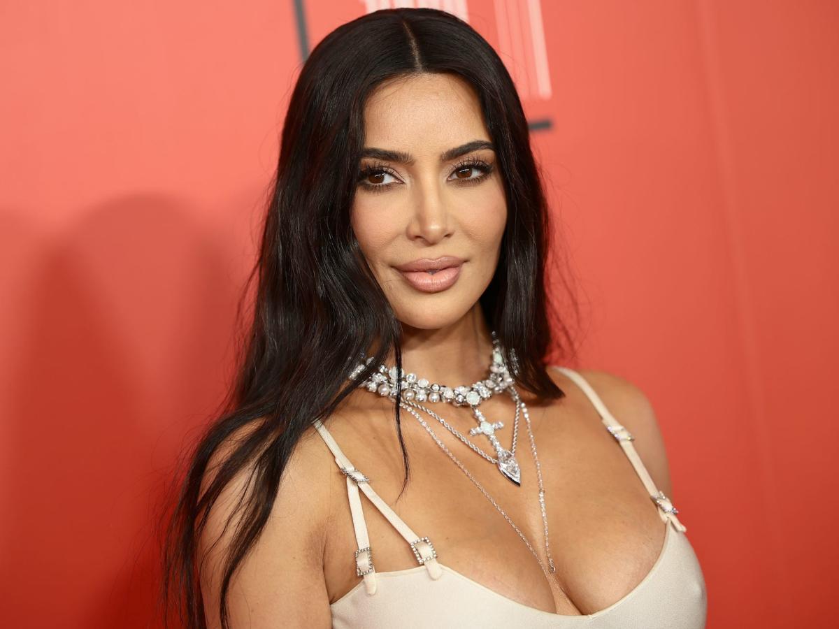 Kim Kardashian built a $1.7 billion fortune off the back of her reality TV  fame — here's how she makes and spends her money