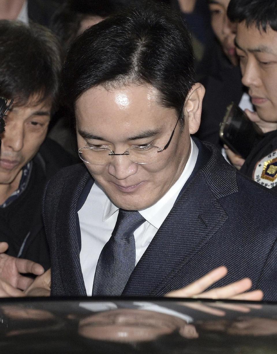 Lee Jae-yong, vice chairman of Samsung Electronics Co., gets into a car to leave after attending a hearing at the Seoul Central District Court in Seoul, South Korea, Thursday, Feb. 16, 2017. The billionaire heir to Samsung, South Korea's most successful and best known conglomerate, made his second attempt Thursday to block efforts by prosecutors to arrest him on bribery and other charges in connection with a corruption scandal that has engulfed the country's president. (Choi Jae-koo/Yonhap via AP)