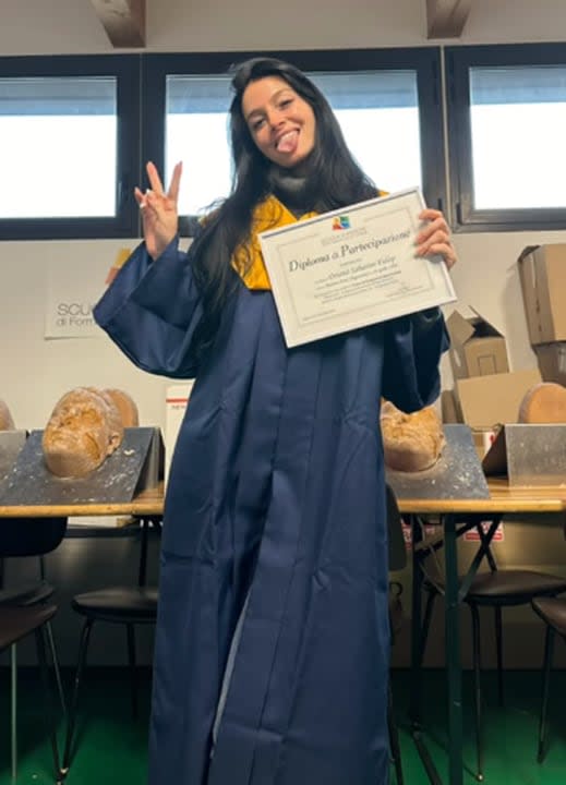 La cantante mostró orgullosa su diploma (Foto: Captura de video / TikTok @orianasabatini)