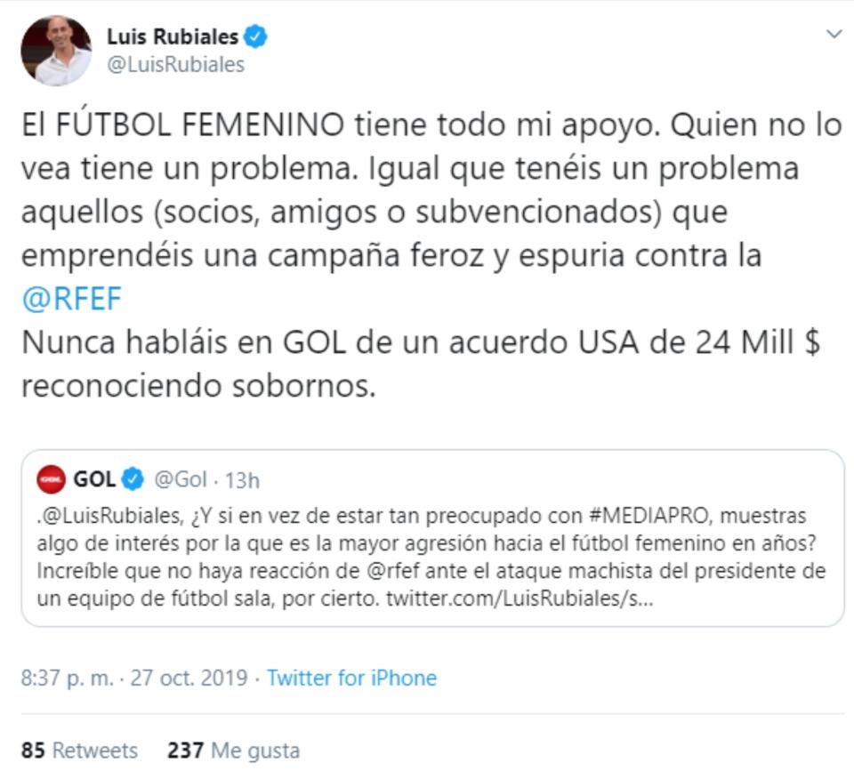 Rubiales replicó mostrando su apoyo al fútbol femenino, criticando la campaña contra la RFEF e incluso haciendo mención a un presunto soborno de 24 millones de dólares en referencia al Villarreal-Atlético de Madrid que La Liga quiere que se juegue en Miami. (Foto: Twitter / <a href="http://twitter.com/LuisRubiales/status/1188540363381858308" rel="nofollow noopener" target="_blank" data-ylk="slk:@LuisRubiales" class="link ">@LuisRubiales</a>).