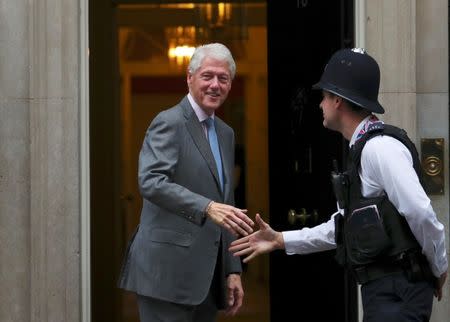 Former U.S. President Bill Clinton arrives in Downing Street for a meeting with Britain's Prime Minister Theresa May in London, October 19, 2017. REUTERS/Hannah McKay