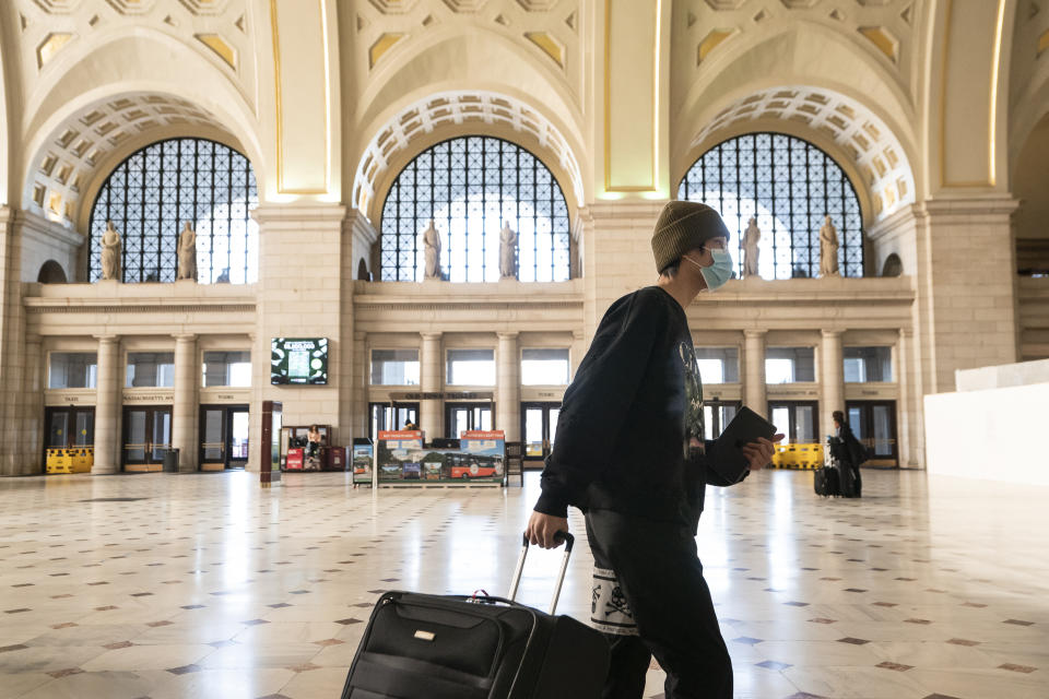 Washington Union Station, a major transportation hub in the nation's capital, is nearly empty during morning rush hour as many government and private sector workers stay home during the coronavirus outbreak, in Washington, Monday, March 16, 2020. (AP Photo/J. Scott Applewhite)