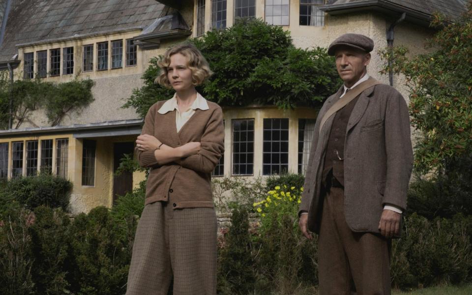 Carey Mulligan, left, and Ralph Fiennes in a scene from The Dig - Larry Horricks /Netflix