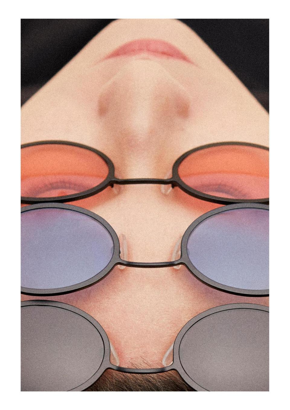 BLYSZAK春夏全新設計款Signature II墨鏡，推出黑、藍、粉紅3色，搭載金屬霧黑鏡框。（ARTIFACTS提供）