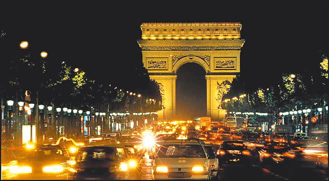 巴黎凱旋門（香榭大道）。（鄧惠恩攝）