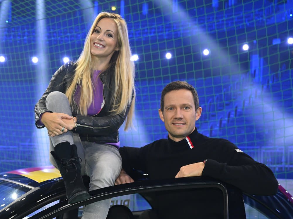 Andrea Kaiser und Sébastien Ogier freuen sich auf die "TV total Autoball WM". (Bild: ProSieben/Willi Weber)