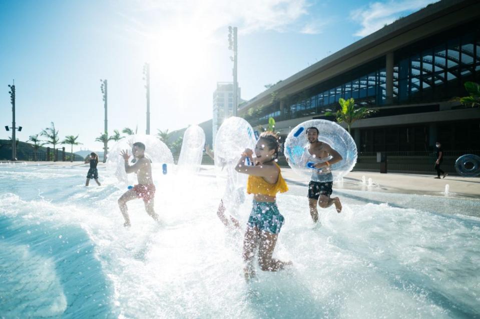 海洋公園水上樂園新開幕！網民力數4宗罪：打尖無人理、儲物櫃收費昂貴...