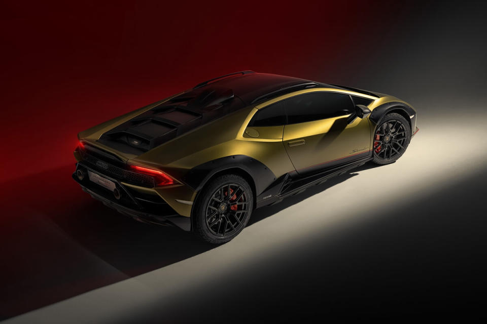 LAMBORGHINI_STERRATO_DARK_11_crop.jpg