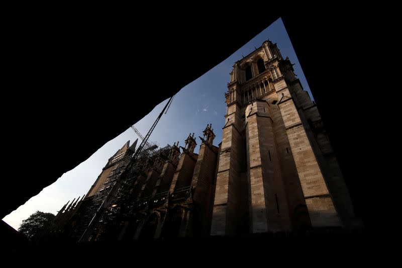 UNE CÉRÉMONIE À NOTRE-DAME DE PARIS POUR CÉLÉBRER PÂQUES