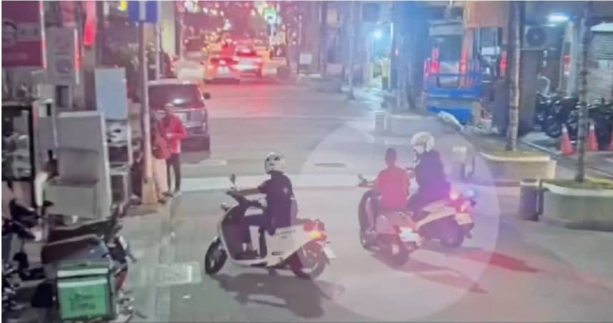 北市萬華區6日晚間發生一起民眾襲警案。（圖／翻攝畫面）