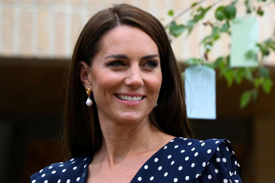 <p>Daniel Leal - WPA Pool/Getty Images</p> Kate Middleton visits the new facilities of Hope Street on June 27