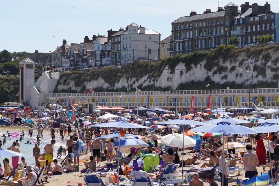 Hundreds of sunbathers at the beach in Broadstairs, Kent (Gareth Fuller/PA) (PA Wire)