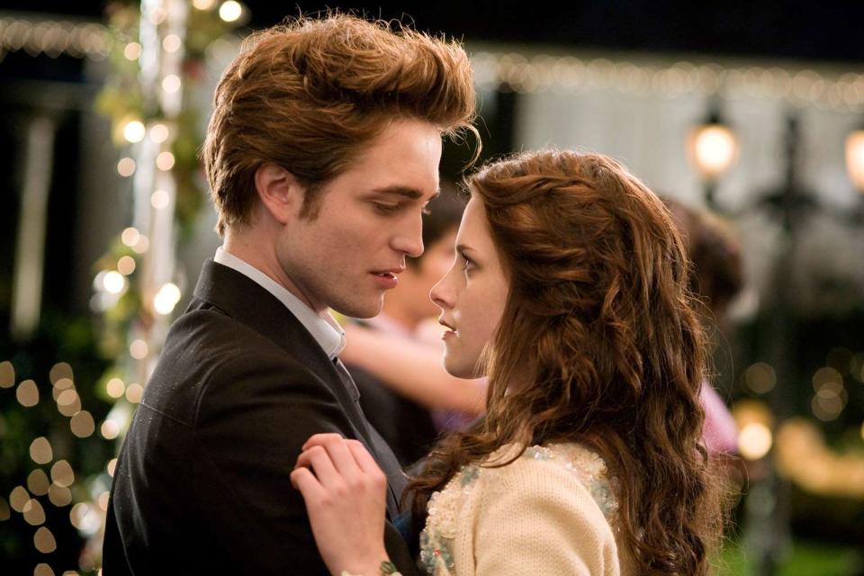 <p>TCD/Prod.DB / Alamy</p> Robert Pattinson and Kristen Stewart as Edward Cullen and Bella Swan in 