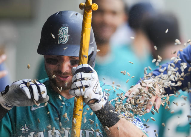 Teoscar Hernández homers twice to lead Mariners over Royals 15-2