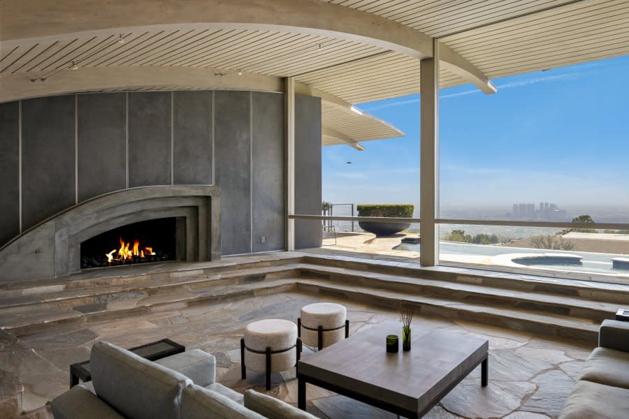 The Harry Gesner ‘Wave House’ in Beverly Hills is available for rent. (Eleanor Amari/DADA Goldberg)