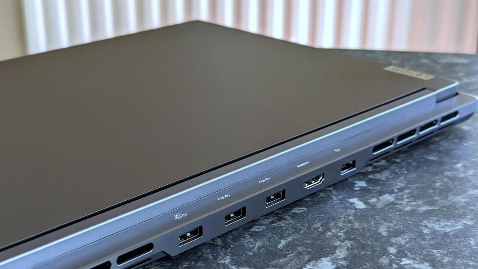 Legion Slim 7i (Gen 8) ports