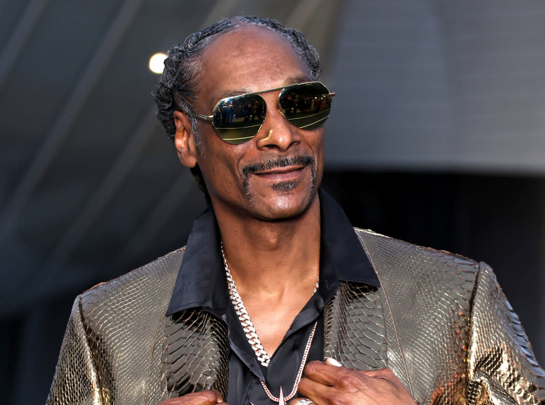 Fans Cant Get Enough of Snoop Dogg’s ‘Adorable’ Reaction to Meeting a