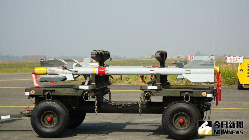 ▲空軍台南基地1聯隊經國號戰機使用AIM-9P4響尾蛇飛彈。(資料照／記者呂炯昌攝)