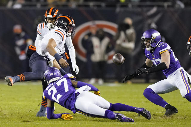 Cousins Throws for 2 Touchdowns as Vikings Beat Bears 17-9 - Bloomberg