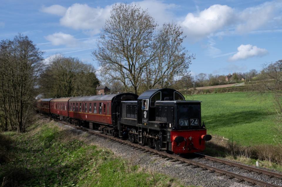 York Press: D9537 at the EVR (by James Hartley)