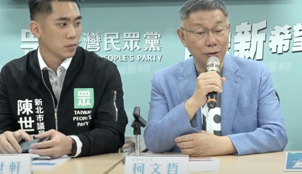 民眾黨主席柯文哲(右)18日受訪時，批評國民黨答案公布了才講比賽規則。(林詠青 攝)