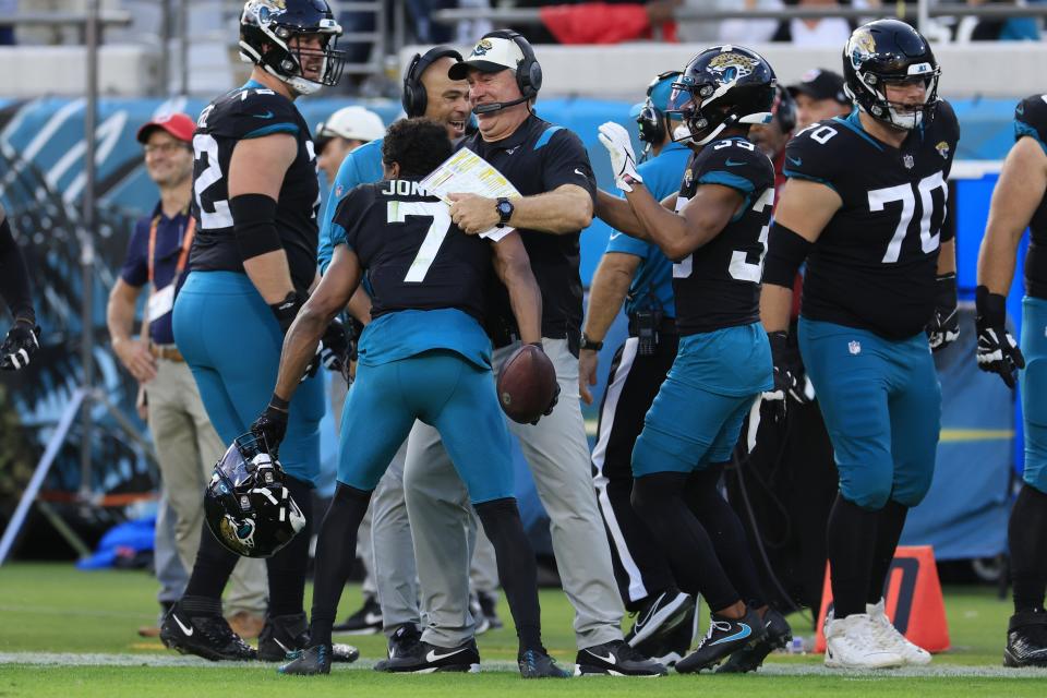 Zay Jones (7) celebrates his two-point conversion reception on Sunday, which was the deciding points in a 28-27 victory over Baltimore.