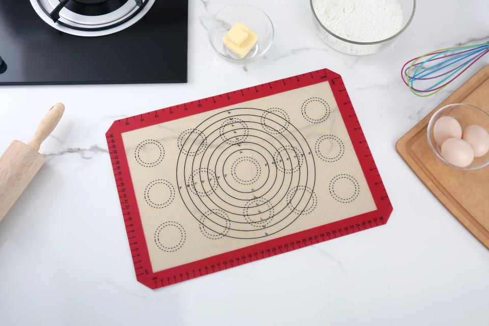 4) Reusable Silicone Baking Mat