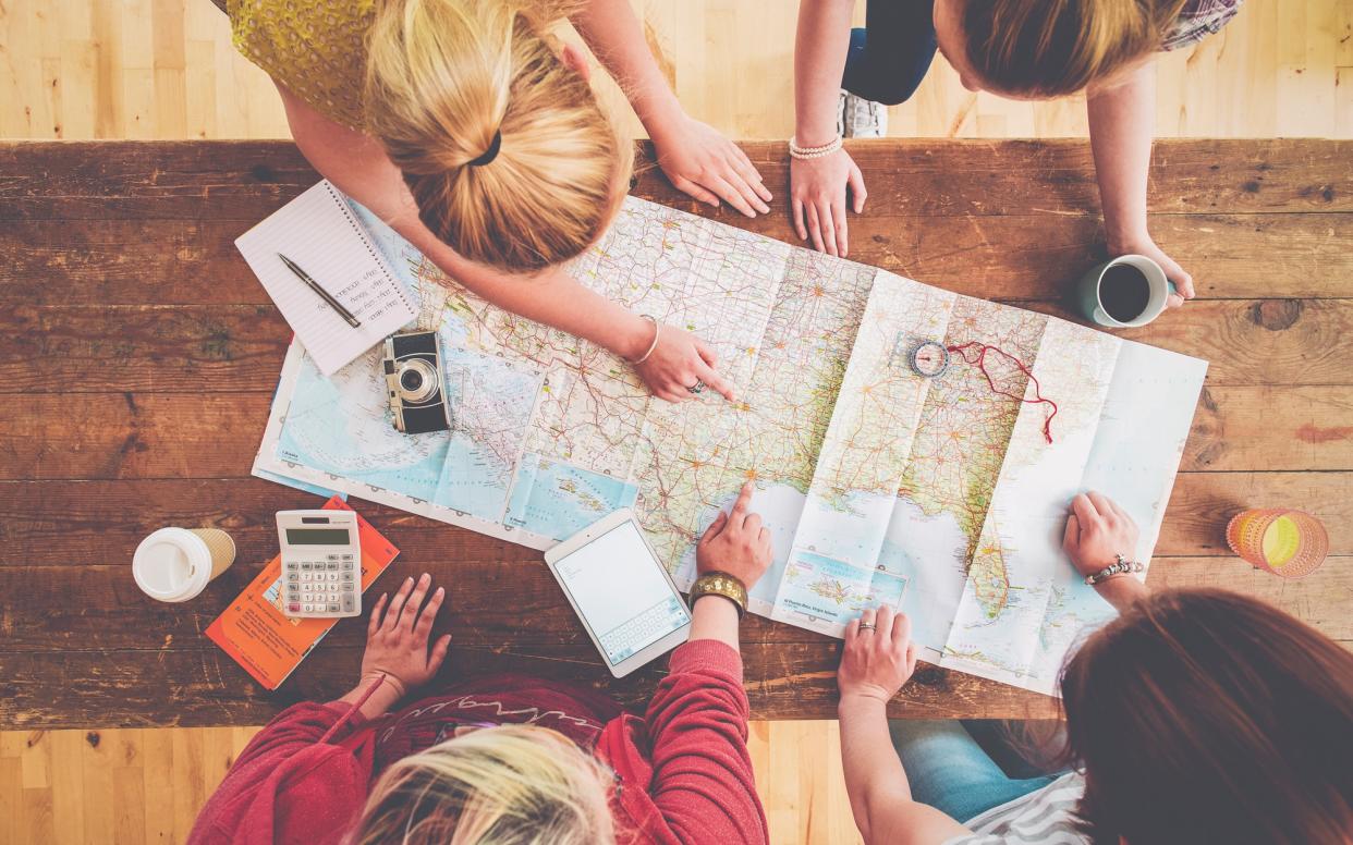 People planning travel - jACOBS STOCK PHOTOGRAPHY LTD