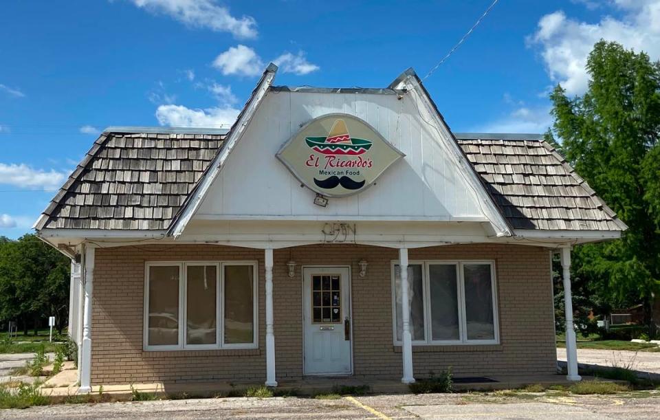 The old Dairy Queen building at 9310 W. Central is getting a new tenant: Vita Bella, a coffee and tea shop that specialized in drinks infused with supplements. Jaime Green/The Wichita Eagle
