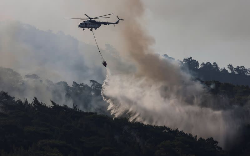 Huge wildfire rages in Aegean resort town of Marmaris