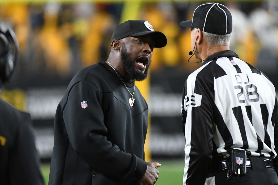 Mike Tomlin argues a call during Sunday night's game at Heinz Field.