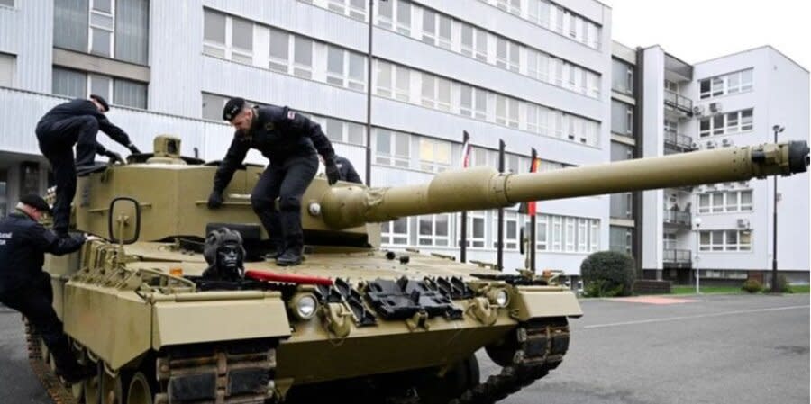 Soldiers on a Leopard tank in Slovakia, December 19, 2022