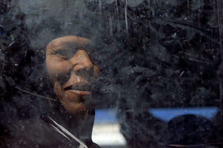 A displaced Iraqi woman looks through the window of a vehicle during a battle between Iraqi forces and Islamic State militants in western Mosul, Iraq May 17, 2017. REUTERS/Alaa Al-Marjani