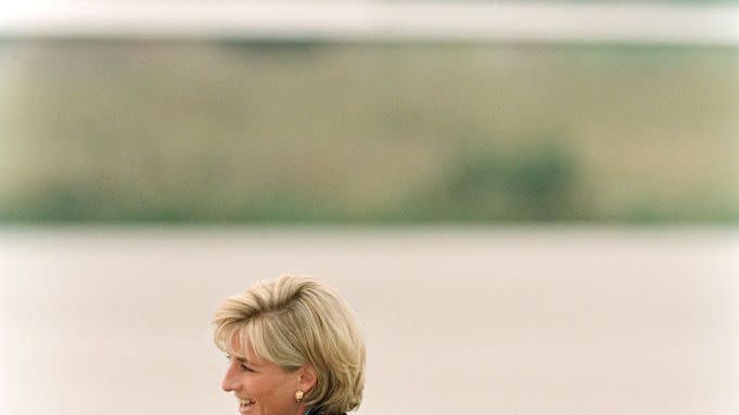 princess diana at sarajevo airport