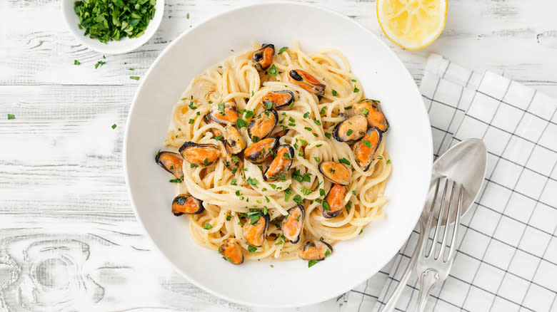 bowl of clam pasta