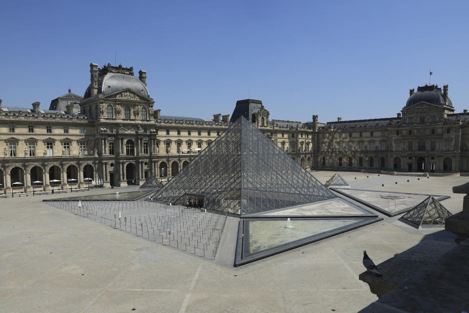 La pyramide du Louvre de Ieoh Ming Pei, le 7 juin 2023