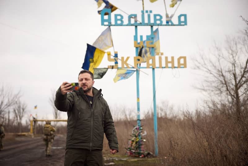 Ukrainian President Volodymyr Zelensky takes a selfie during a visit to the embattled front-line town of Avdiivka -/Ukrainian Presidency/dpa