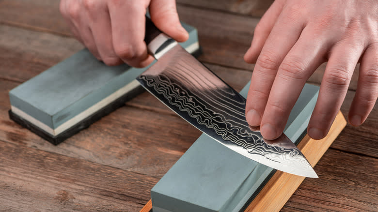 Sharpening a knife