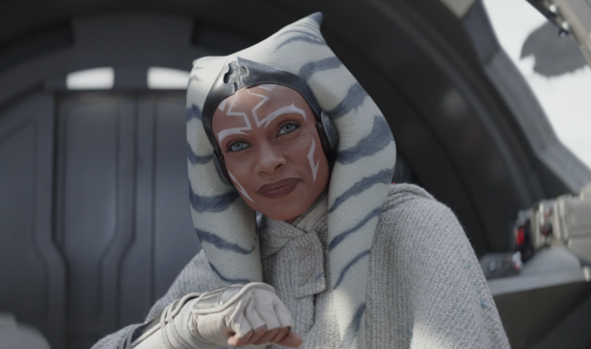  Rosario Dawson as Ahsoka looking at the purrgil in Episode 5. 