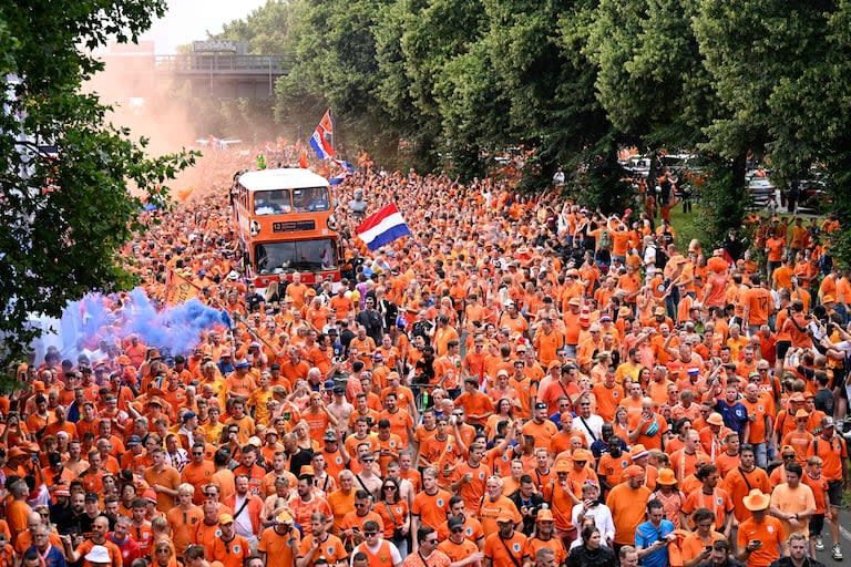 Dutch fans cheer in the streets of Dortmund, western Germany, on July 10, 2024 prior to the UEFA Euro 2024 semi-final football match Netherlands v England played in the city later in the day. (Photo by INA FASSBENDER / AFP)