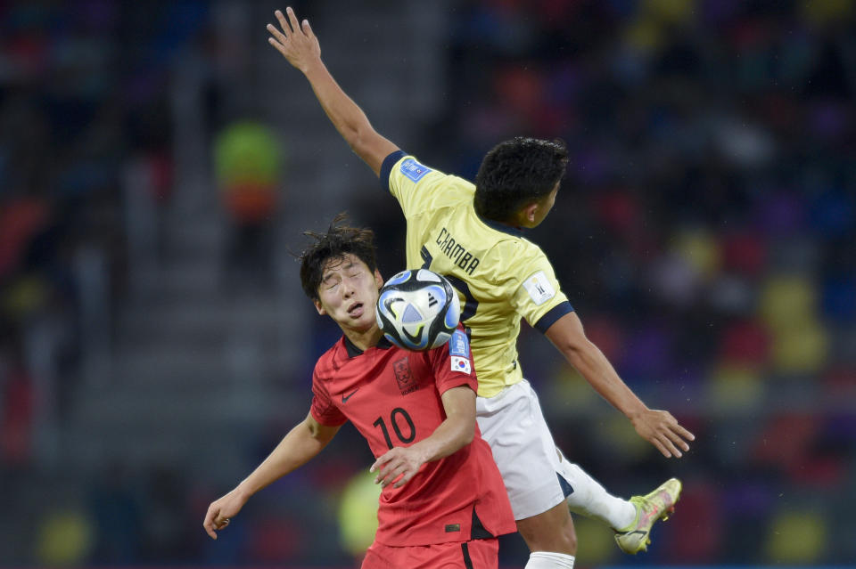 South Korea's Bae Jun-ho, left, and Ecuador's Tommy Chamba battle for the ball during a FIFA U-20 World Cup round of 16 soccer match at the Madre de Ciudades stadium in Santiago del Estero, Argentina, Thursday, June 1, 2023. (AP Photo/Gustavo Garello)