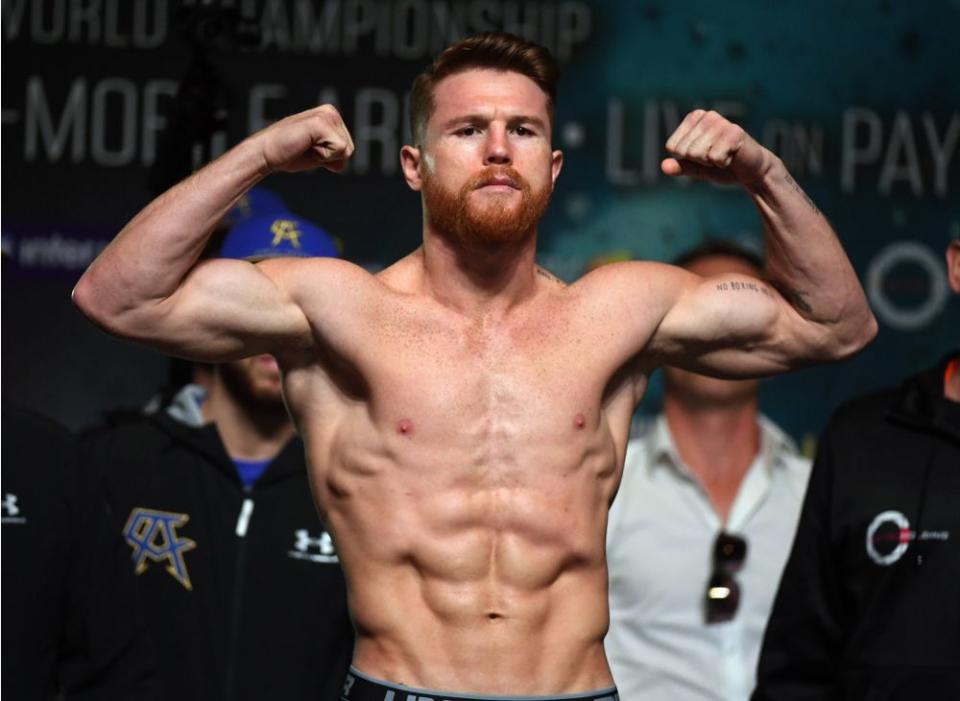 Canelo Álvarez firma contrato por $365 millones