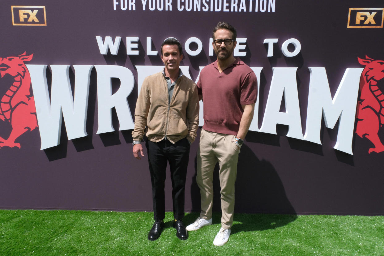 Rob McElhenney et Ryan Reynolds, ici sur le tapis rouge pour la présentation de la série « Welcome to Wrexham » de FX à la Television Academy, à Los Angeles, le 29 avril 2023.