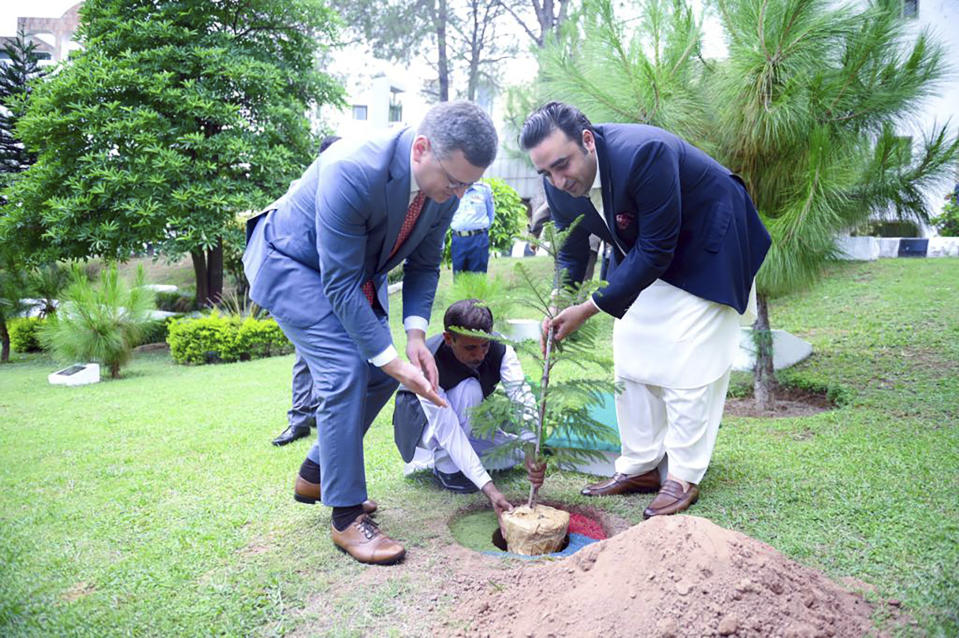 In this handout photo released by Pakistan Foreign Ministry Press Service, Pakistan's Foreign Minister Bilawal Bhutto Zardari, right, plants a tree with Ukraine's Foreign Minister Dmytro Kuleba, in the garden of the foreign ministry in Islamabad, Pakistan, Thursday, July 20, 2023. (Pakistan Foreign Ministry Press Service via AP)