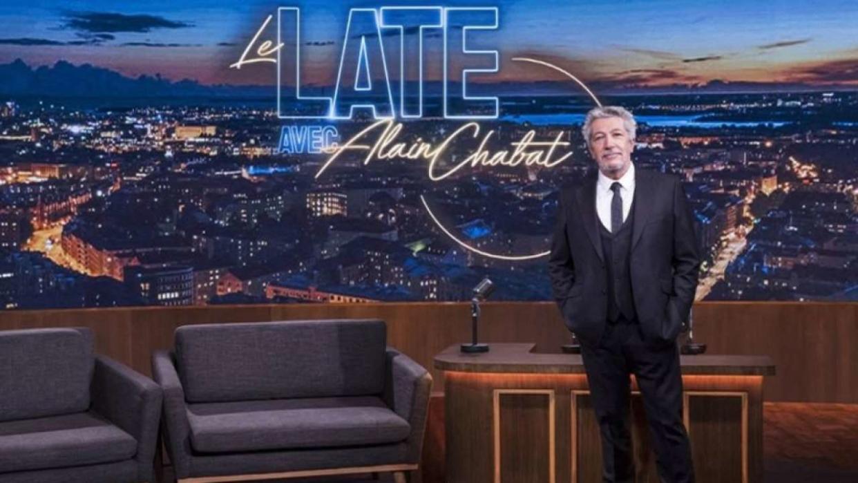 Alain Chabat prend les commandes d’un tout nouveau Late Show diffusé du 21 novembre au 2 décembre sur TF1, pour coïncider avec les dates du Mondial 2022.